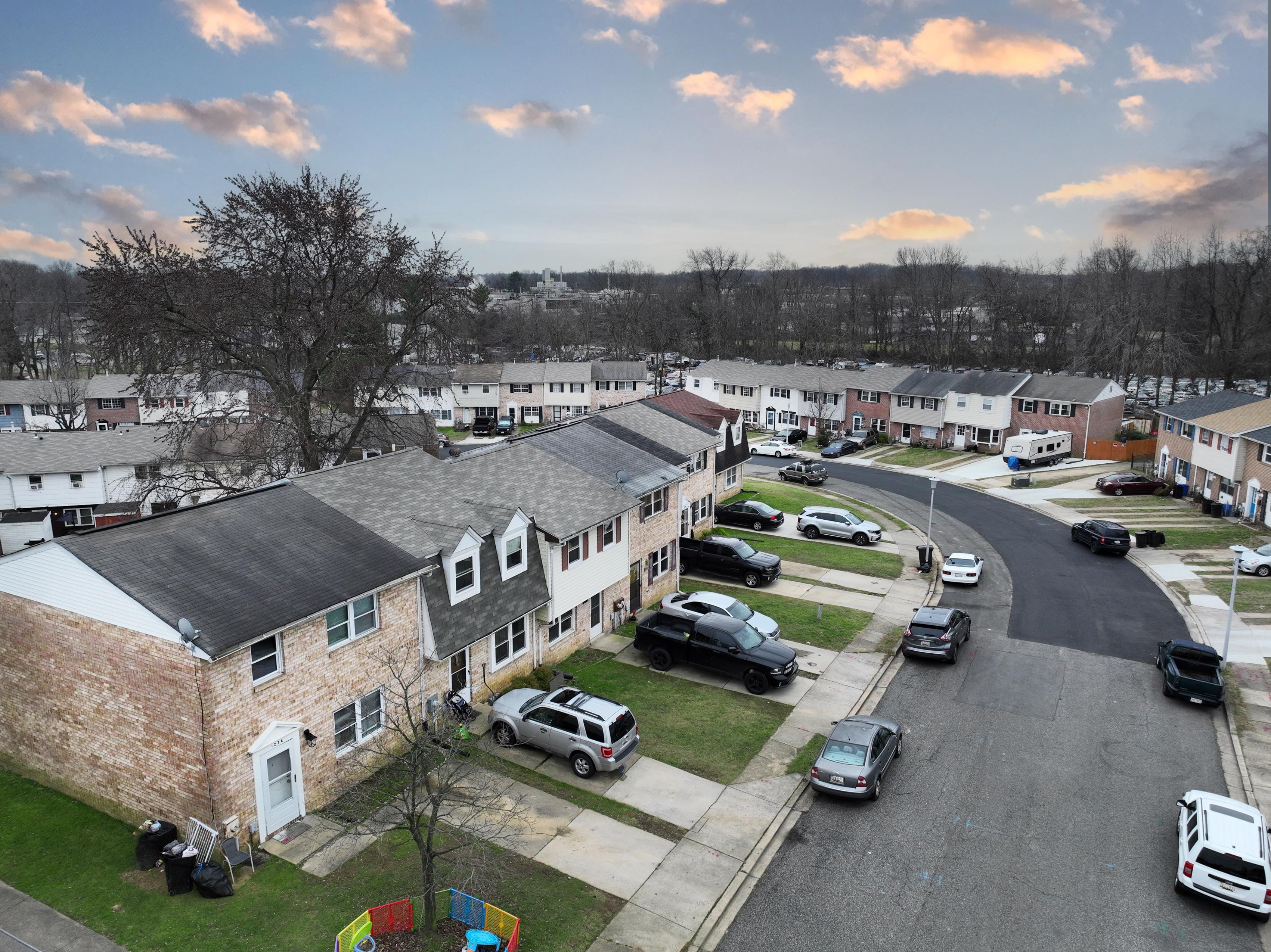 Marcus & Millichap Arranges the Sale of a 74Unit Apartment Building